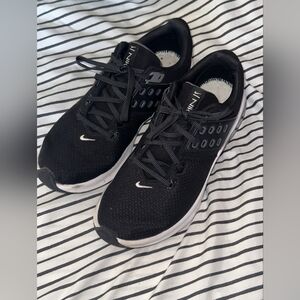 EUC Nike Air Max Bella TR 4